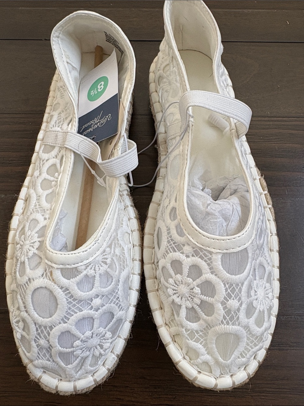 Universal Thread White Floral Lace Mary Jane Flats